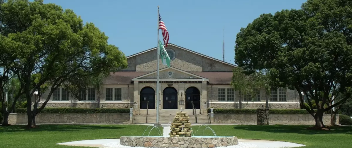 Photo of City Hall